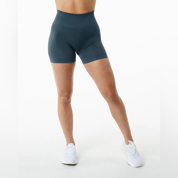 Alphalete Pants - Alphalete amplify shorts 4.5“ Whale Blue